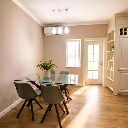 Group In The Heart Of Blloku Appartement *
